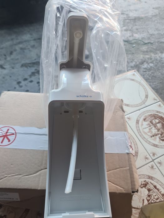 Dispenser  dezinfectant/sapun  manual  50 lei Ti