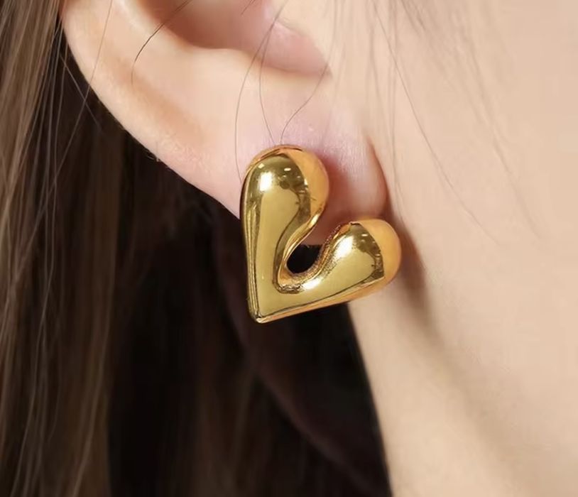 Нови стоманени обеци сърца