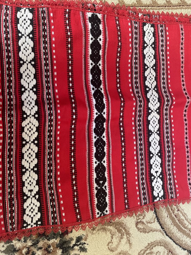Poale , catrinte   tesute ,costum  popular