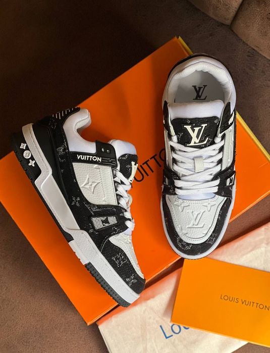 Adidași LV model nou