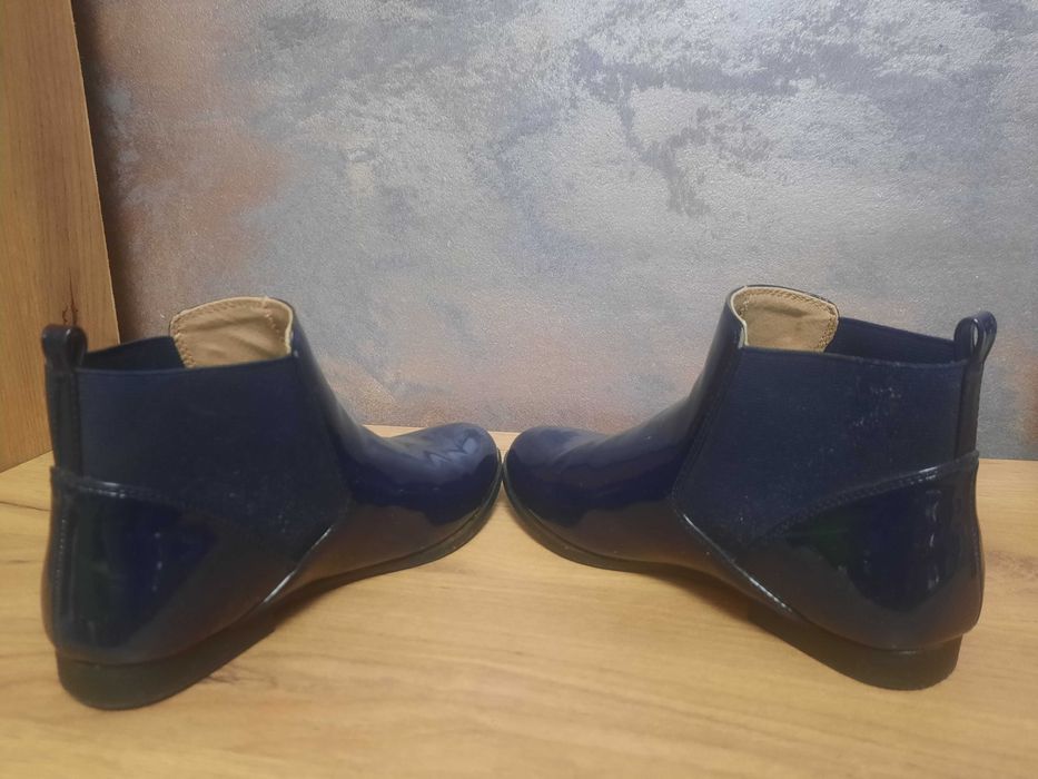Incaltaminte cizmulite de fetita, marca Zara, marimea 33