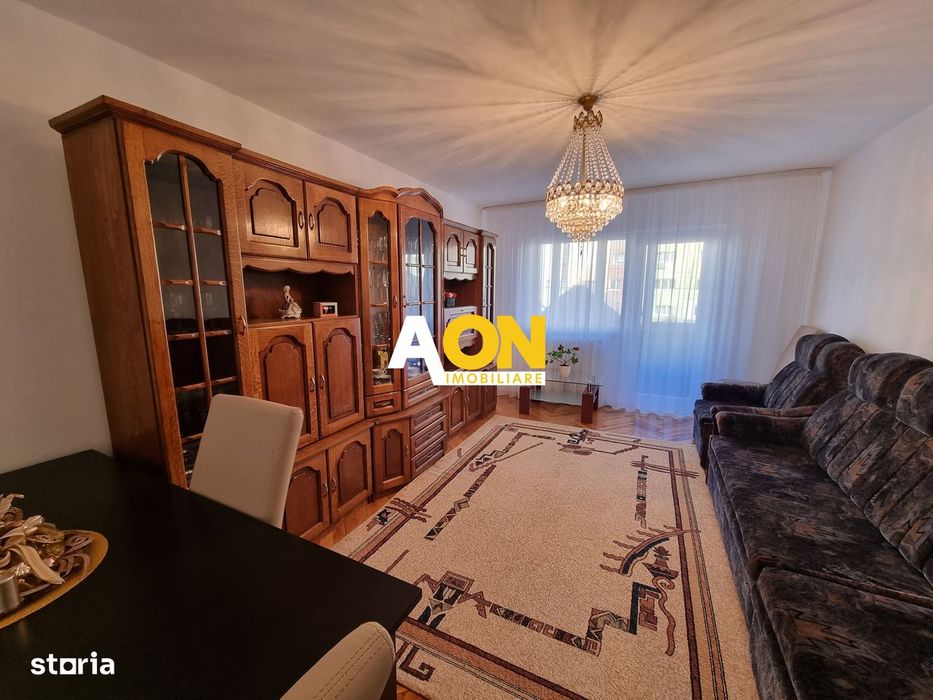 De vanzare apartament 5 camere, etaj intermediar, Cetate