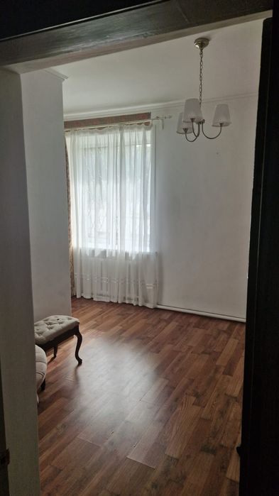 Продам квартиру 3-х комнатную, район 10 школы, 2-х этажные дома