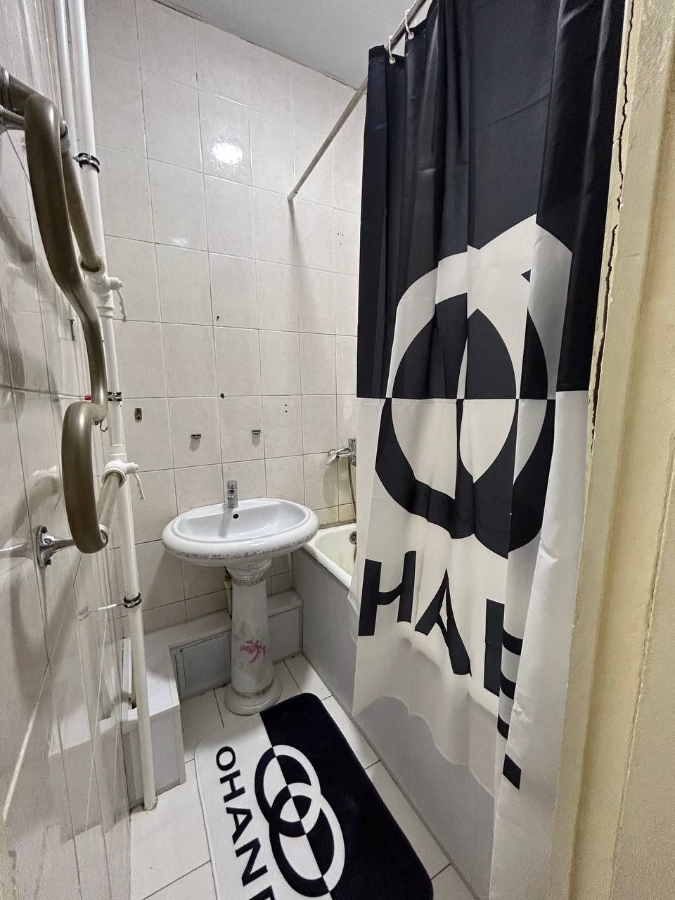 2хоналик 2каватда 6микрорайон, алпомиш
2-каватба.
4-кавати панельный д