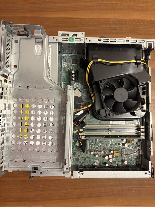 Calculator Hp 705 g4 Ryzen 3 2200g  Licenta Windows