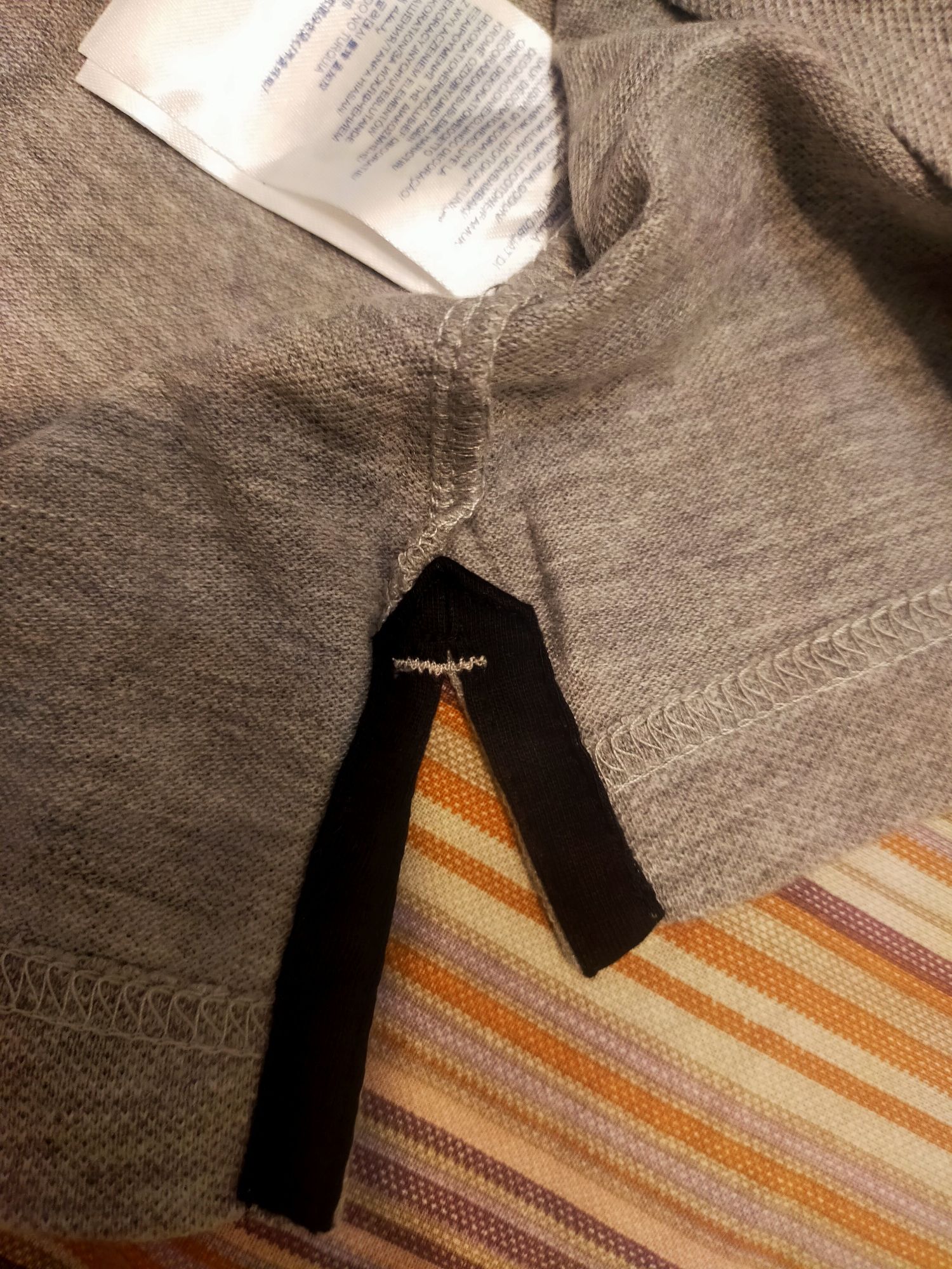 Vând tricou TOMMY HILFIGER mărimea XXL