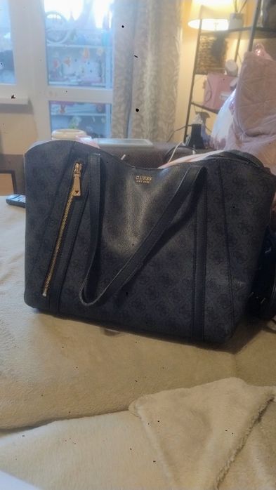 Дамска голяма чанта Guess.