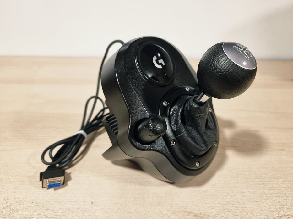 Волан с педали Logitech G923 Racing Wheel за Playstation 4,5 и PC