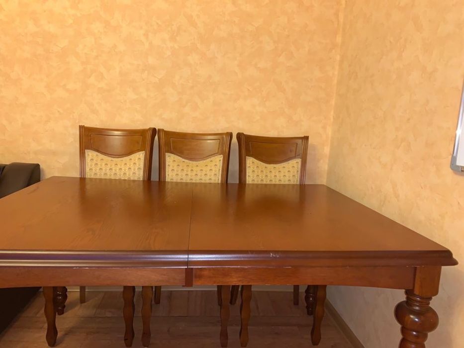 Стол для гостиной