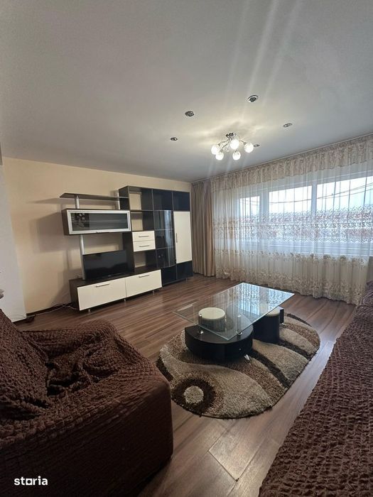 Apartament cu 3 camere, localizat în Cartier Mal.
