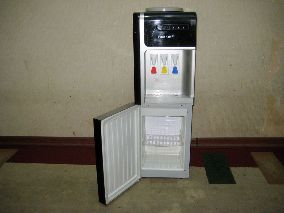 Кулер компрессорный + с холодилником идеалном рабочим состоянии!