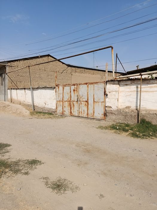 Назарбек Мевазор махалада уй сотилади 54000 y.e.