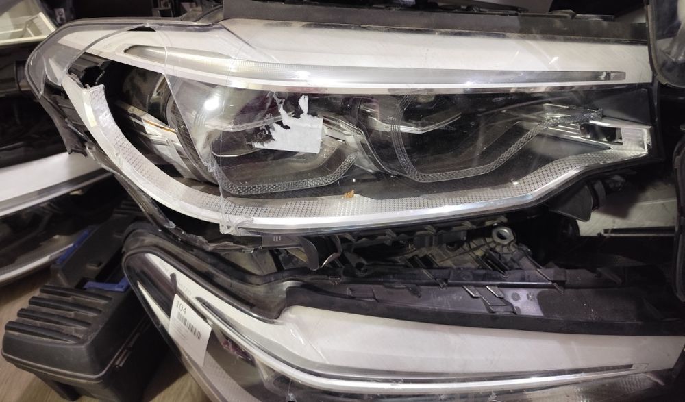 Продам фары для БМВ модели G30/32/f20/f40 на запчасти и восстановление