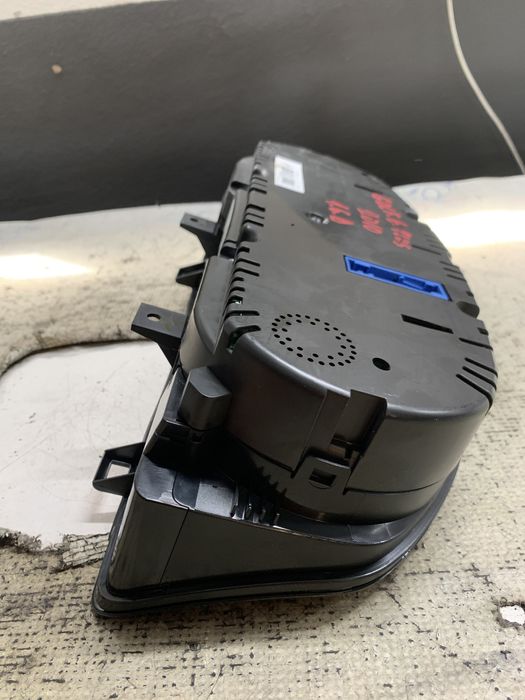 ceasuri bord uk  volkswagen golf 6 plus  1.6 motorina 2010