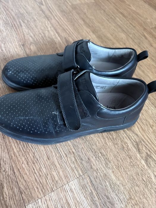 Продам туфли на мальчика