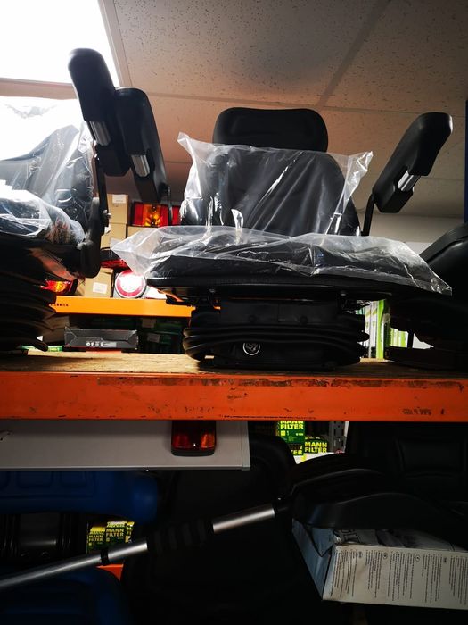 Scaun pneumatic tractor pret 2990 lei cu tva