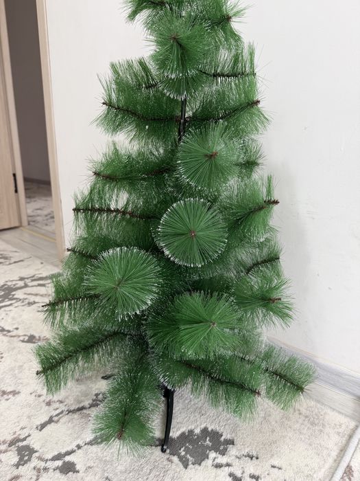 Продам елку  метр