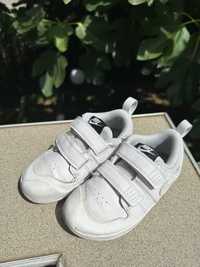 Детски бели обувки Nike 26