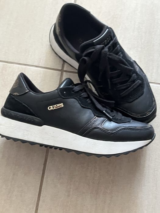 Adidasi guess impecabili