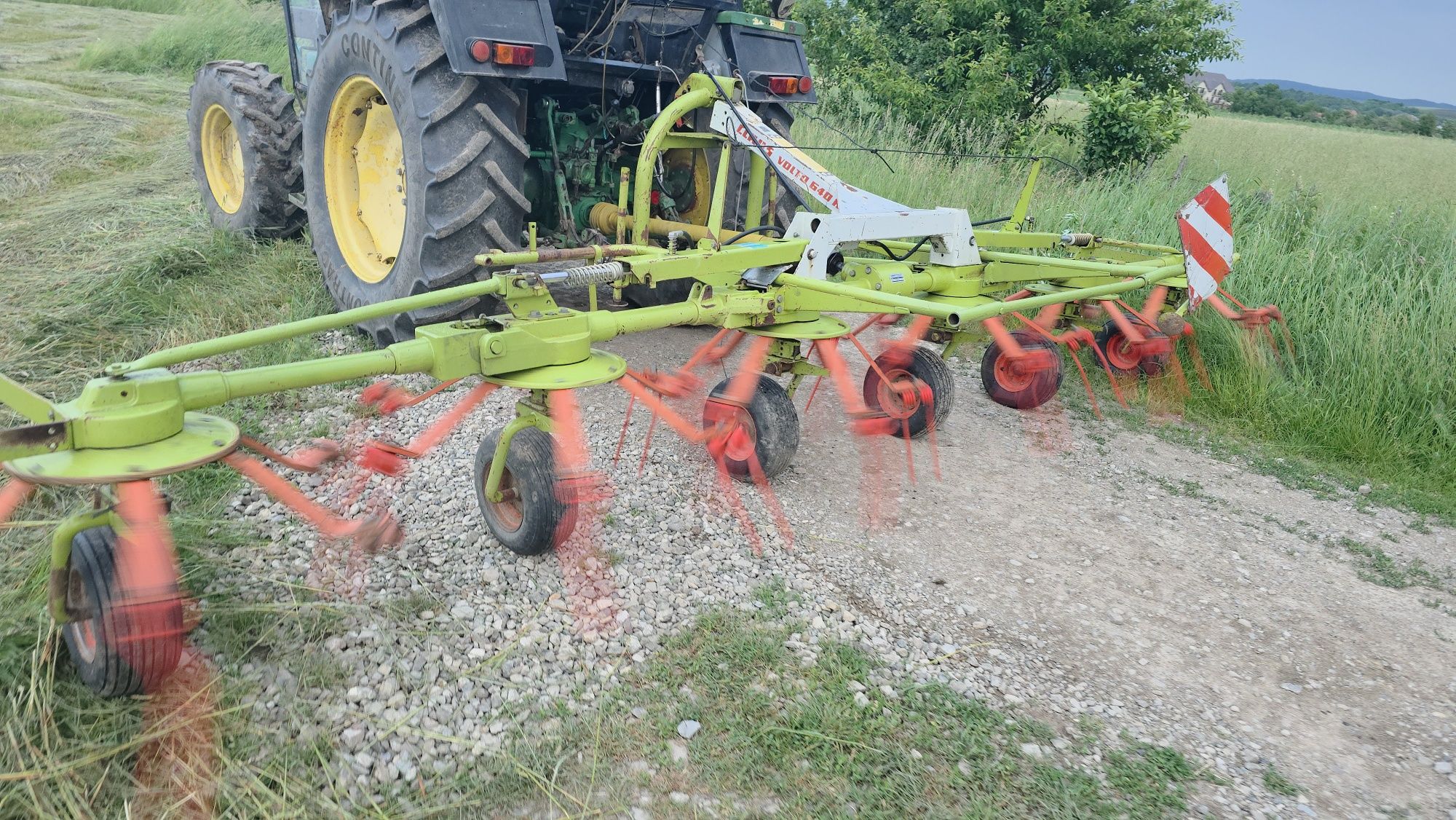 Grebla Greblatoare intors rasfirat imprastiat  Claas Volto 640 Fella