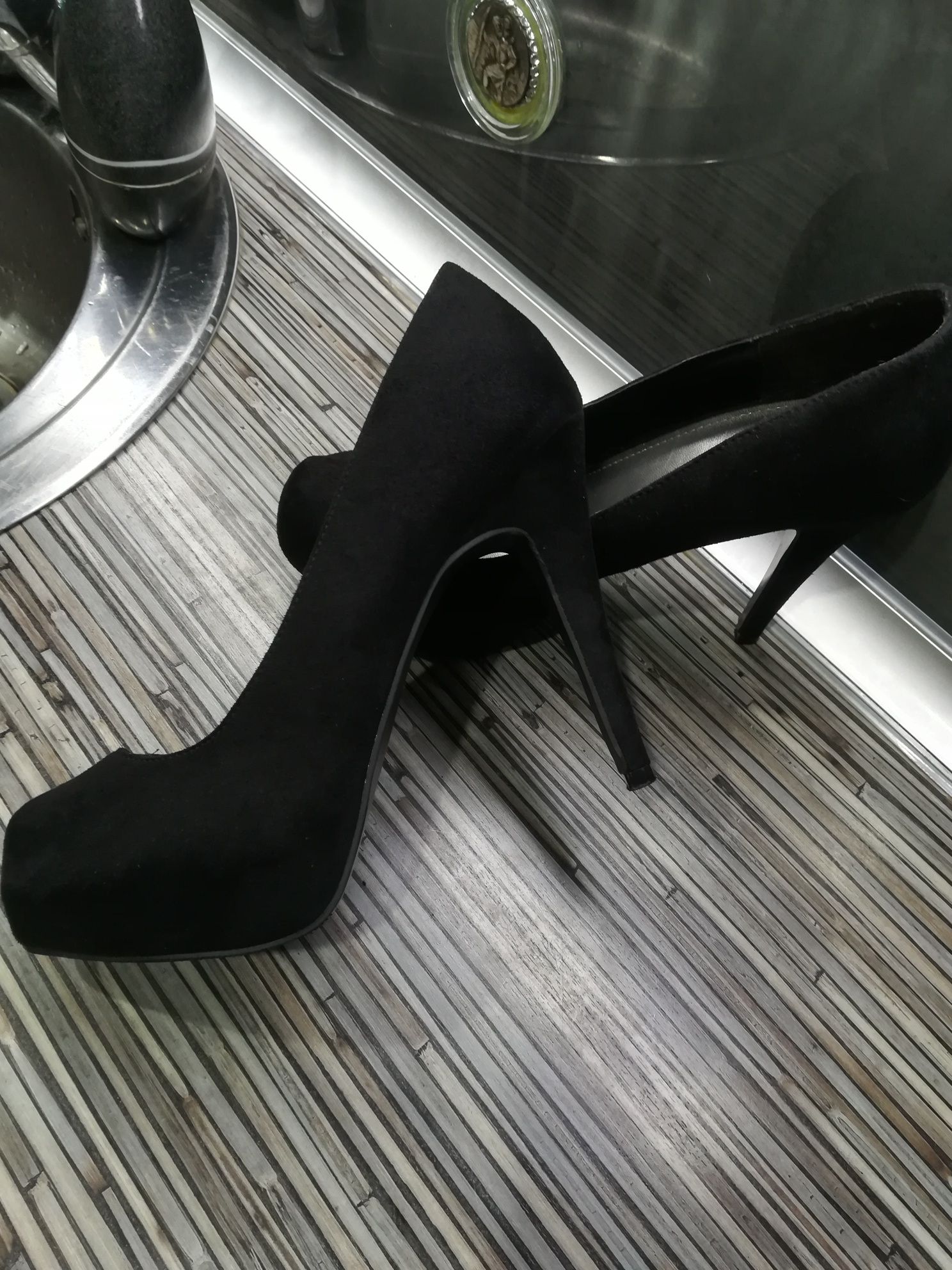 Дамски велурени обувки N38 на висок ток Starlet