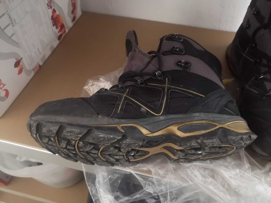 Боти заа зимата дълбоки