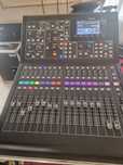 Vand mixer digital MIDAS M32.Mixerul se vinde cu tot cu keys