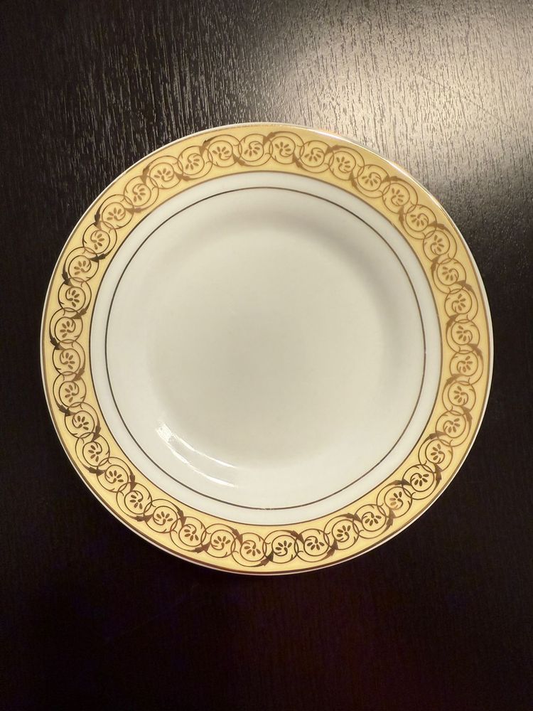 Set complet farfurii si cesti