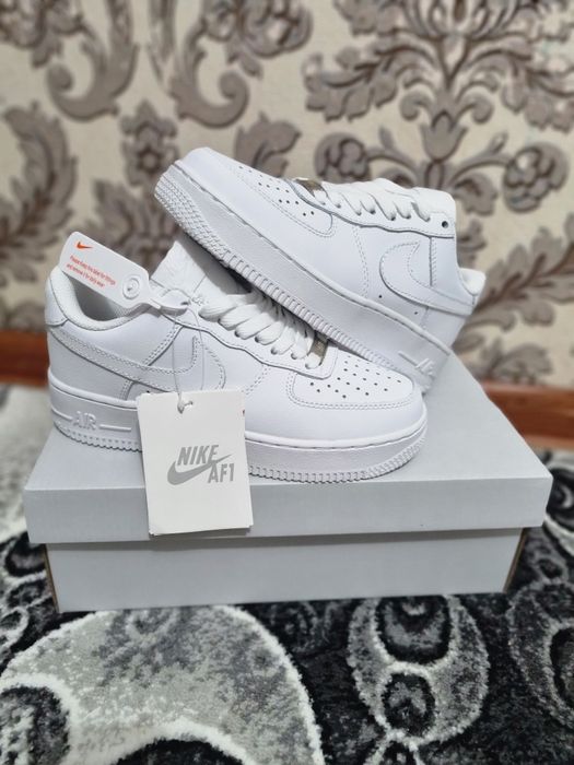 Nike кроссовки новые