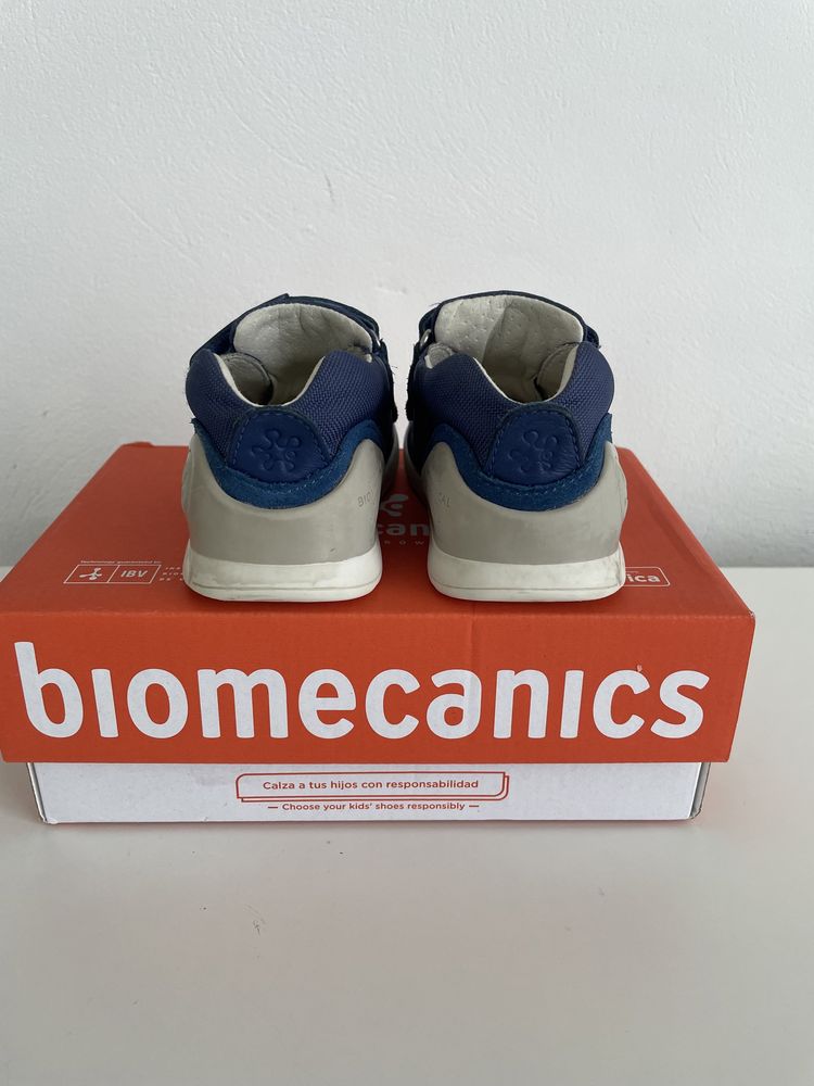 Sneakers biomecanics nr. 22