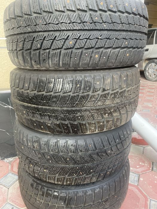 Шины с шипами в хорошем состоянии
