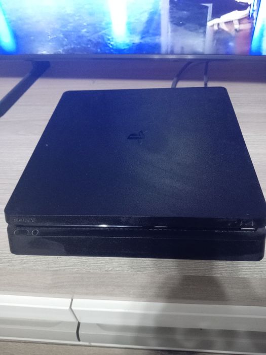 PS4+ 13игри и два джойстика