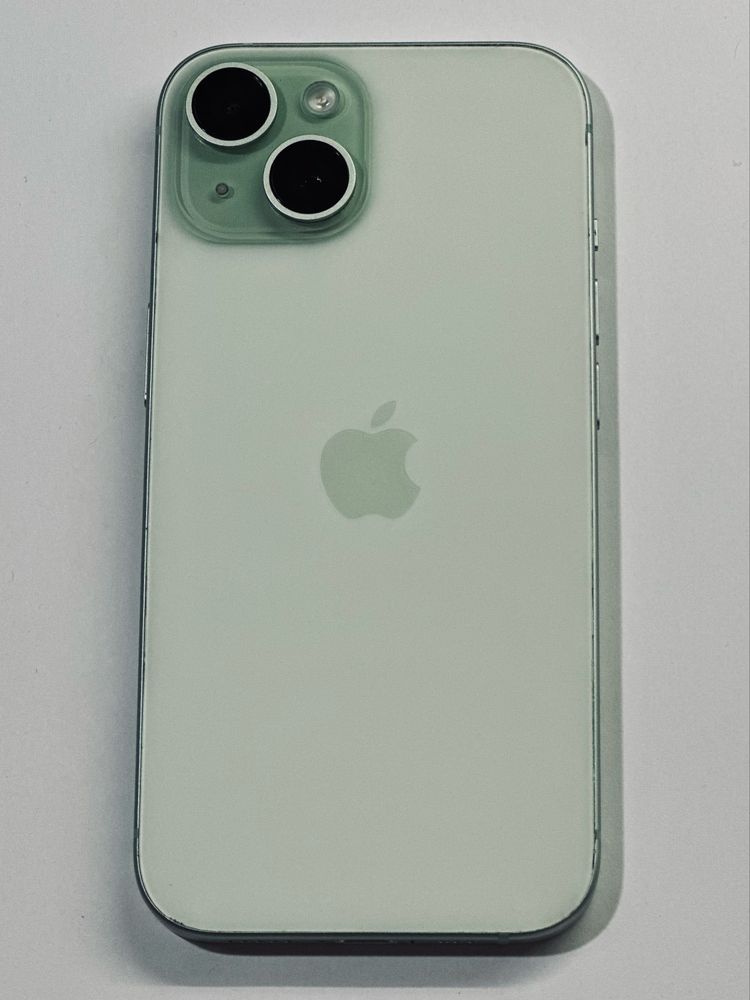iPhone 15 Green 95% battery