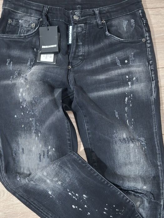 Vând blugi culoare negru