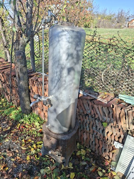 Много запазен боилер на дърва . Печка от чогун и вод.балон алуминий.