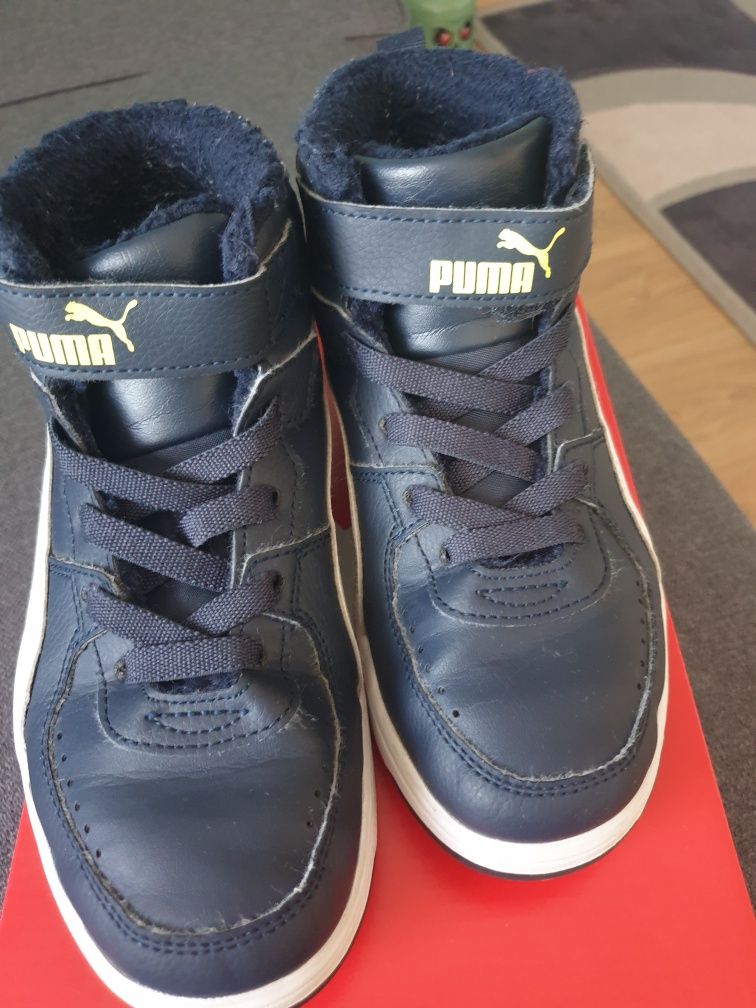 Продавам детски боти Puma