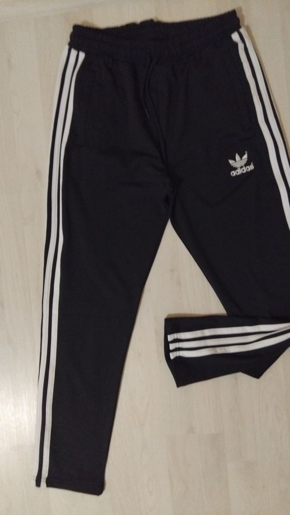 Pantaloni trening Adidas!
