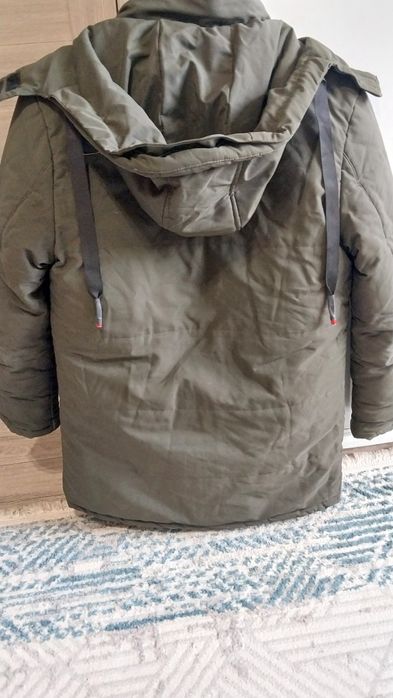 Продам подрастковую зимнею куртку