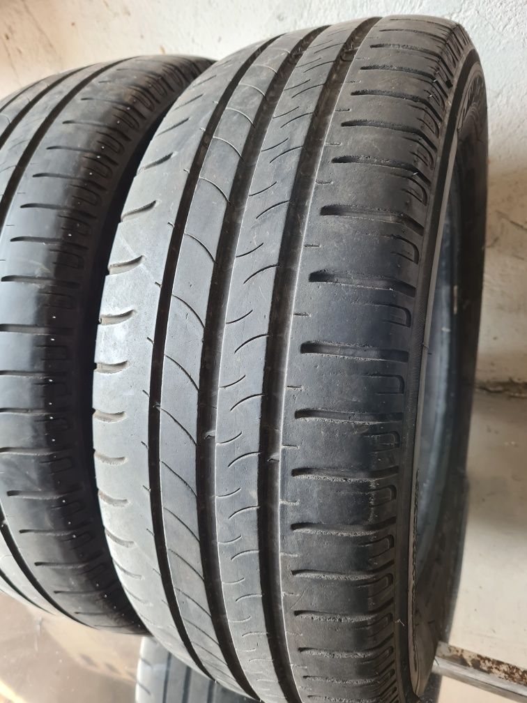 2 бр. летни гуми 215/60/16 Michelin DOT 3915 4-5 mm