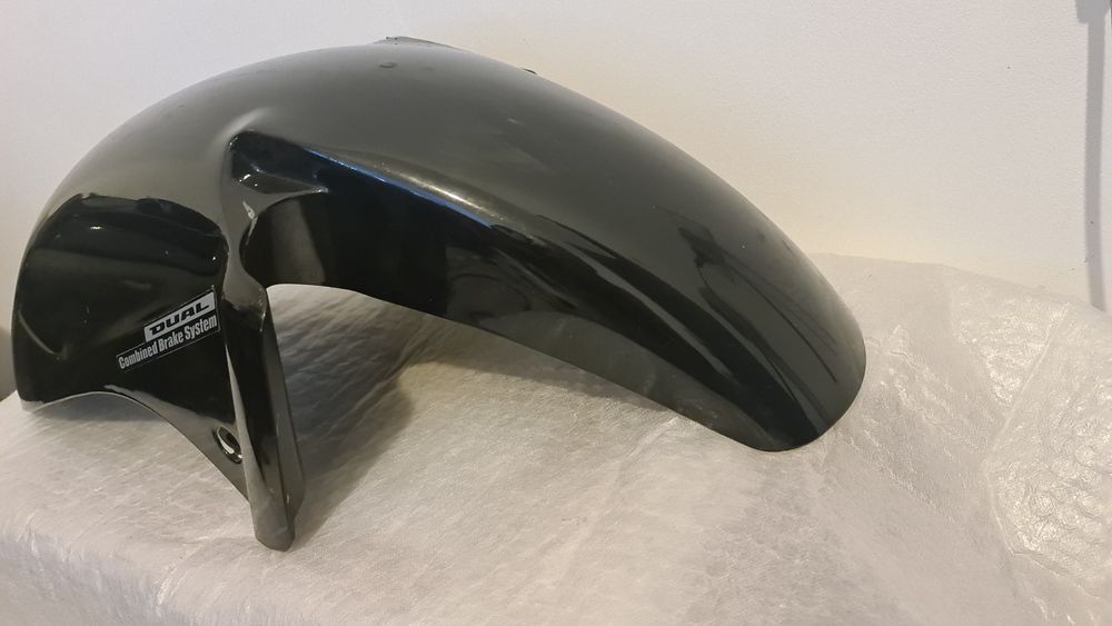 Carena aripă față deHonda CBR 1100xx , stare perfecta.
