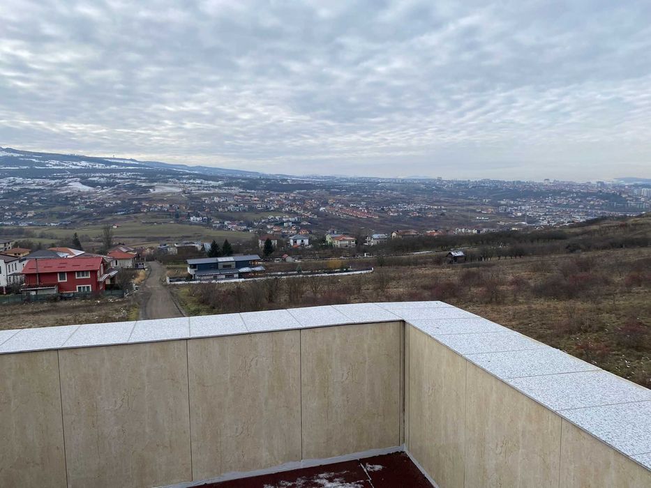 Casă elegantă de închiriat în Borhanci – liniște, lumină și confort !
