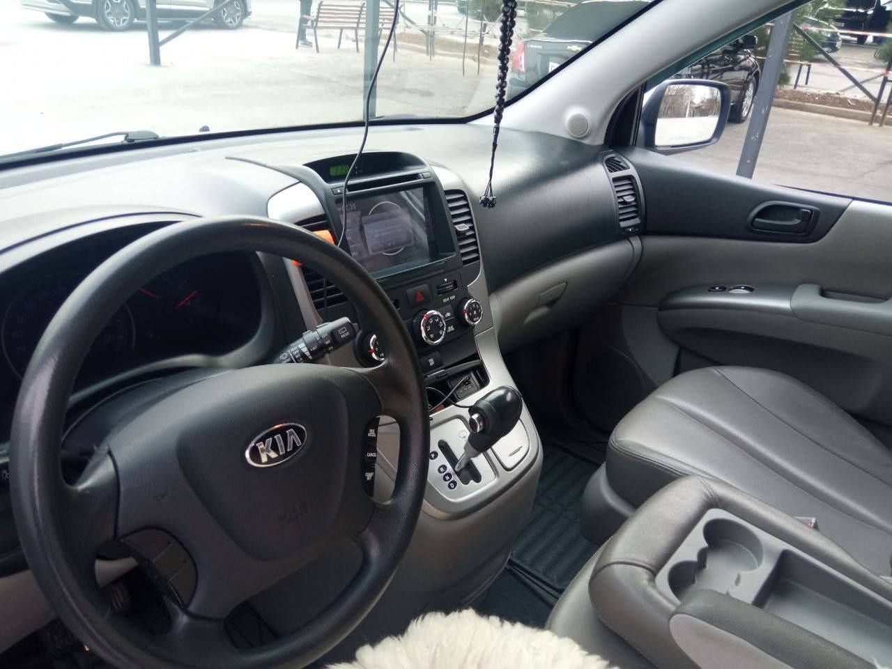 Kia carnival 2013