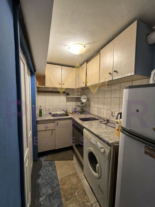 Едностаен апартамент, Погреби