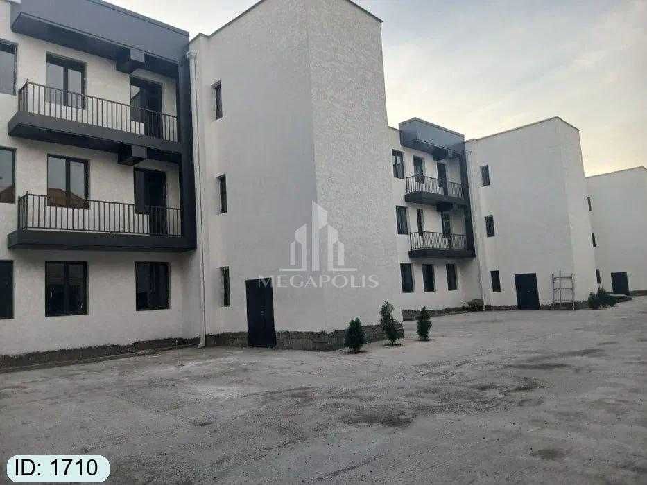 Sharq 2 tarafda 3 xonali 105m2 li kvartira sotiladi + podval