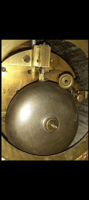 Продаются часы и подсвечники антикварные