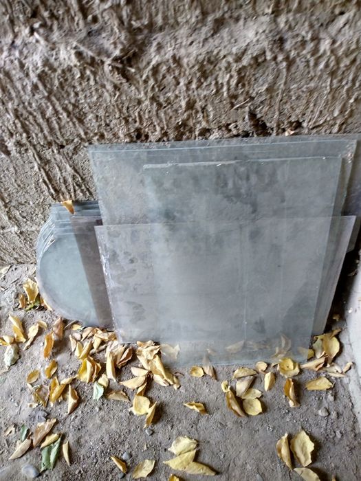 Oyna lar bor  steklo