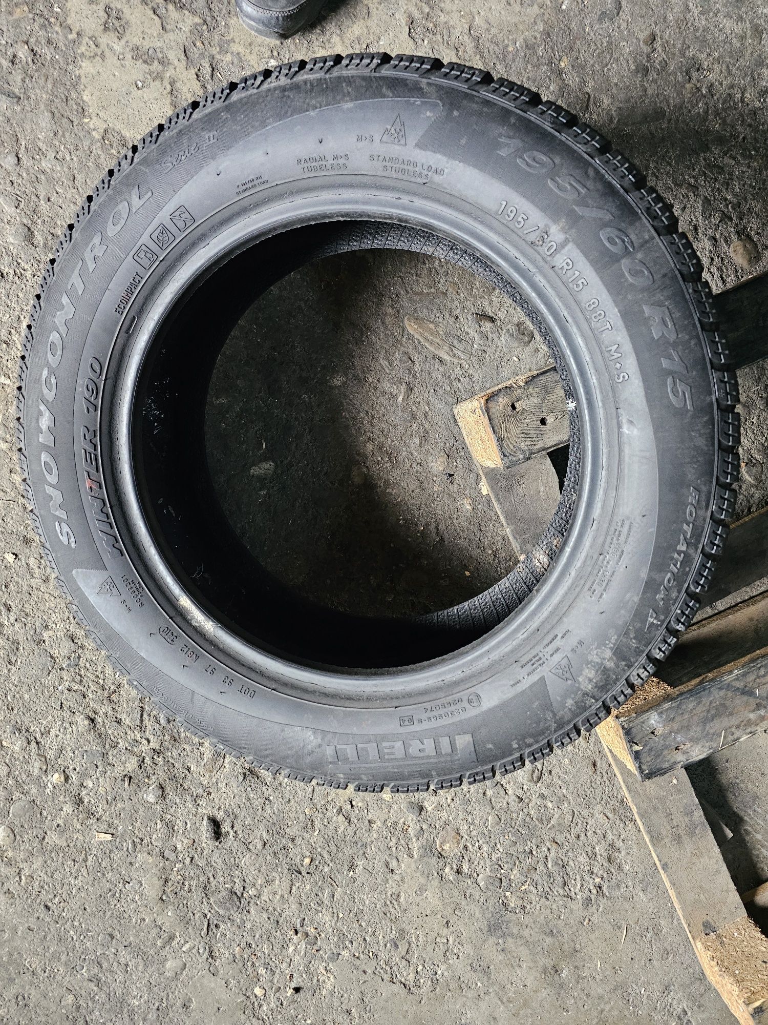 1 anvelopa iarna 195 60 16 Pirelli