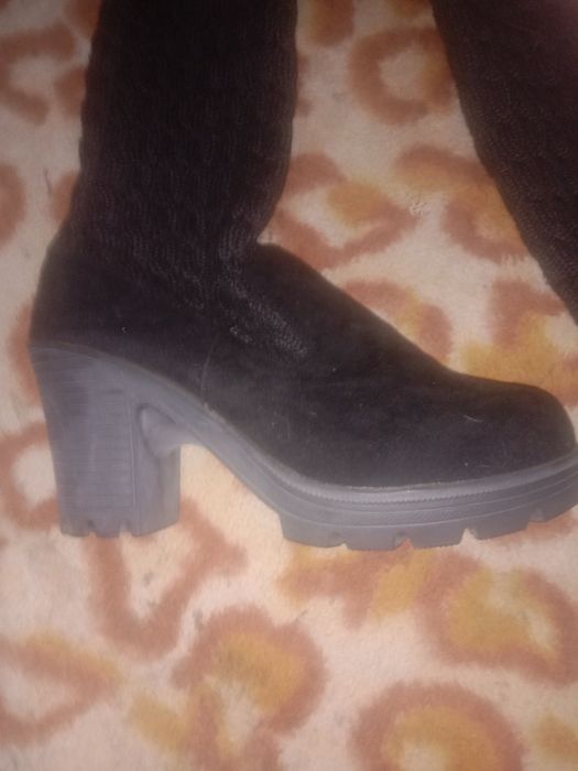 Продам сапоги-чулки новые 38-39