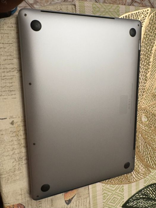 Macbook Pro 13 inch, 2018, I7, 4 thunderbolt