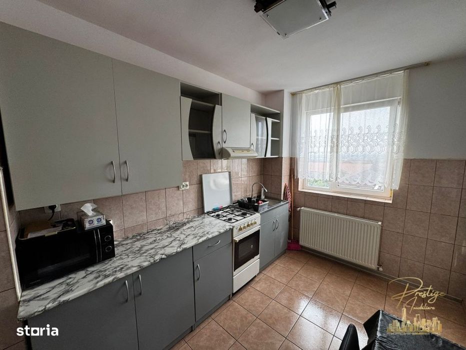 Apartament cu 4 camere, 2 bai de inchiriat str. Cazaban - Oradea